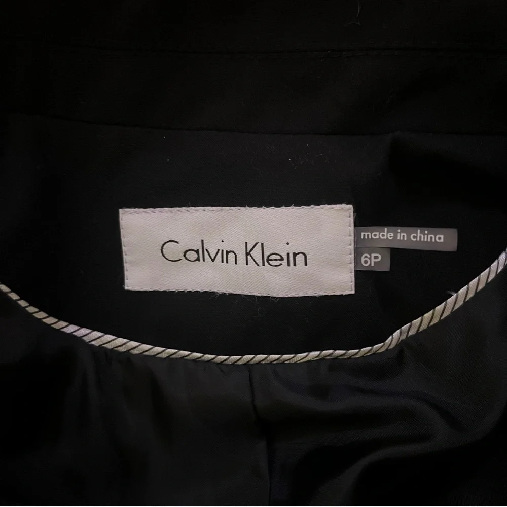 Black Calvin Klein Blazer Size 6P - Picture 3 of 3